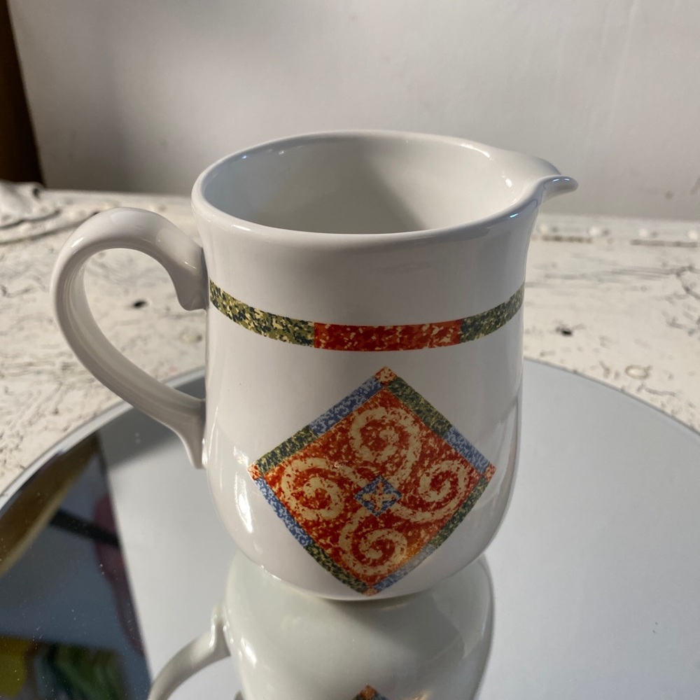 1 Corelle Sand Art 8 oz Creamer
